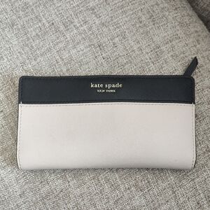 Kate Spade Black and Tan Saffiano Leather Bifold  Snap Closure Wallet